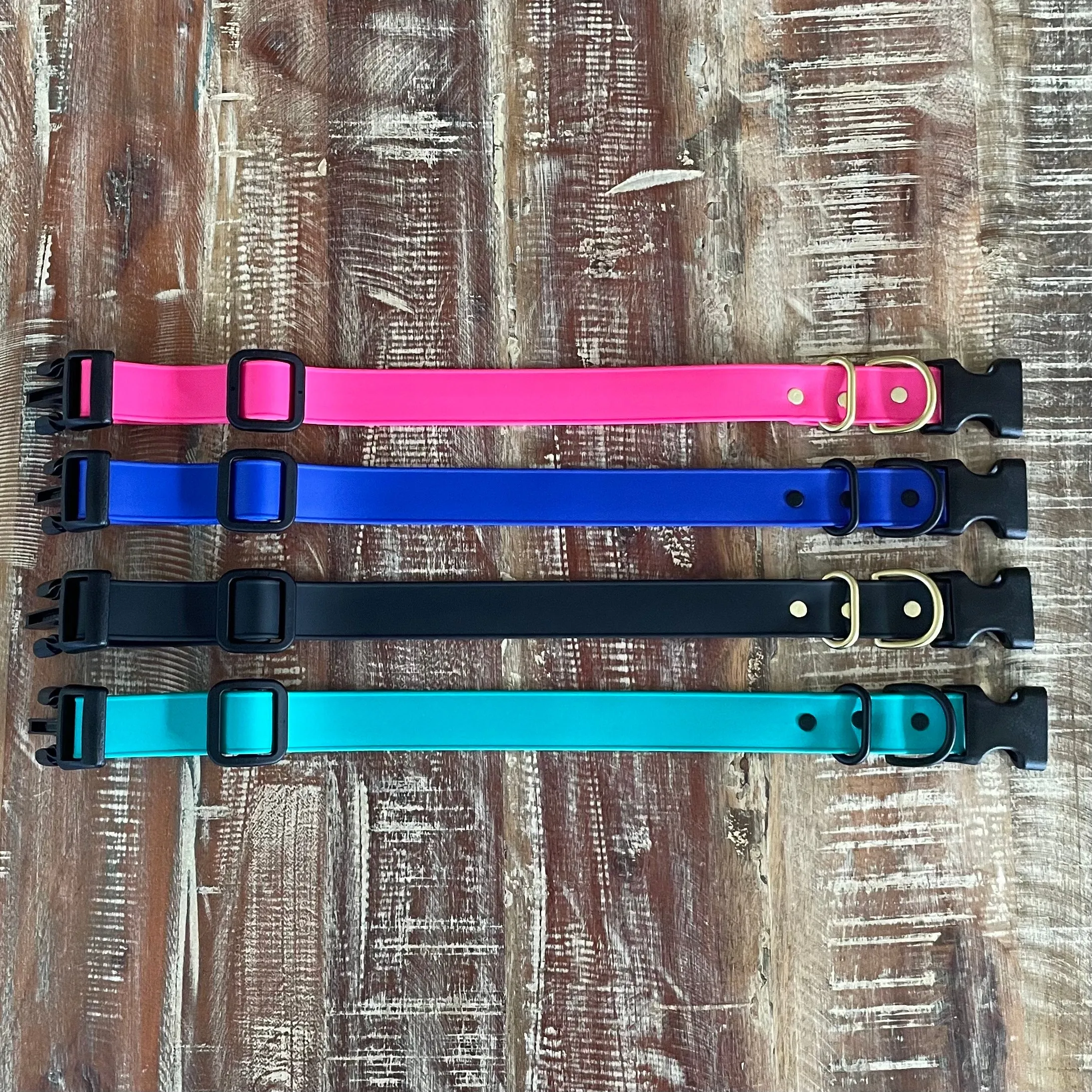 Adjustable Waterproof Collar : Black   Brass