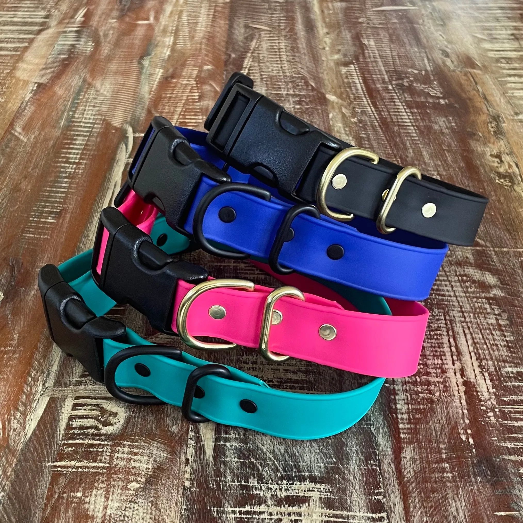 Adjustable Waterproof Collar : Black   Brass
