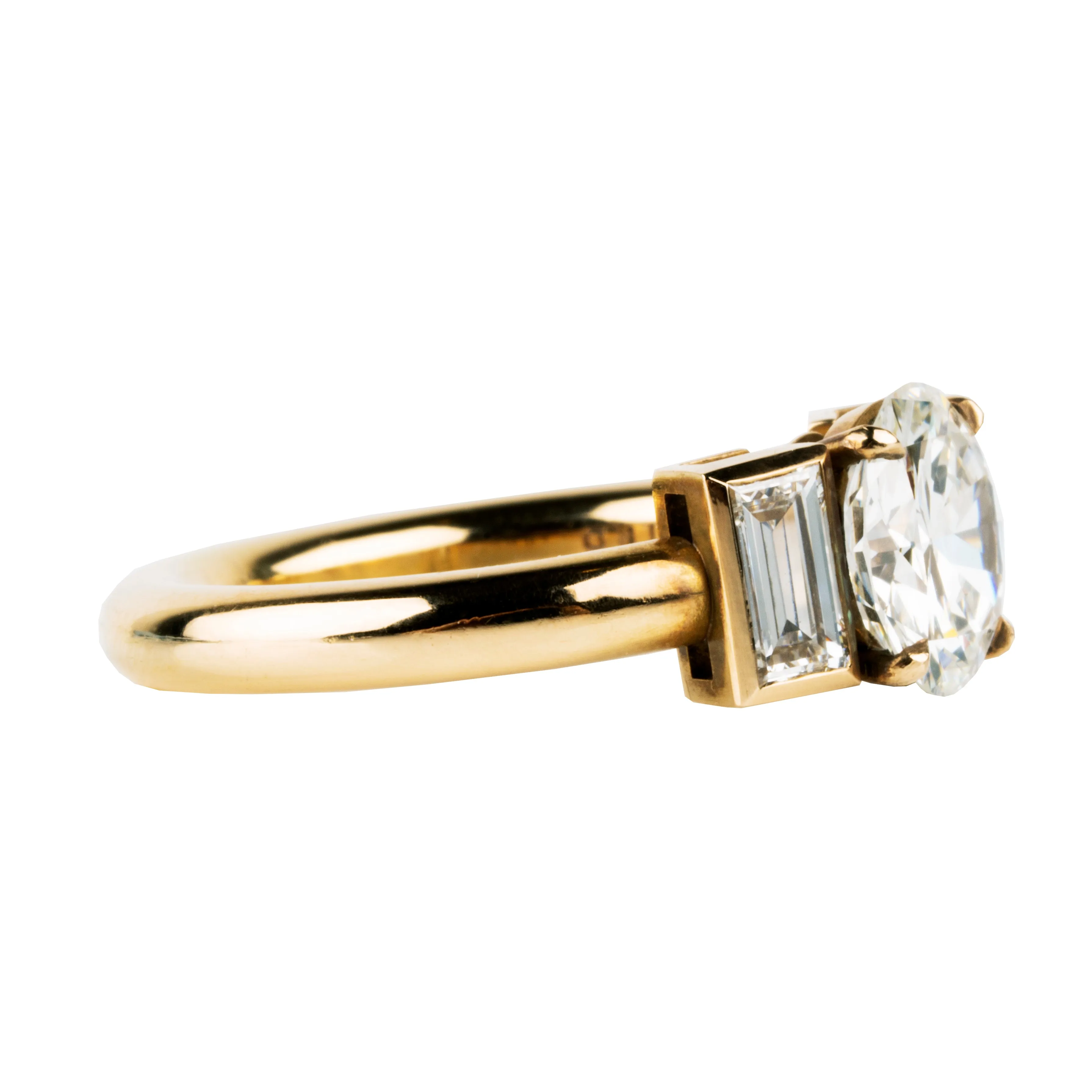 Bell & Bird Round Brilliant Cut Diamond with Vertical Baguette