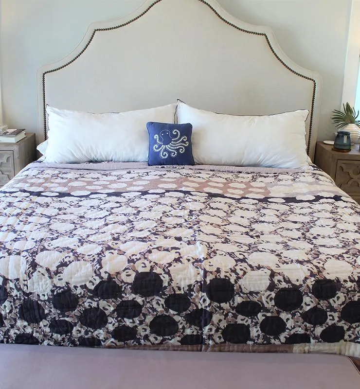 Cotton Quilt With Geometric Design