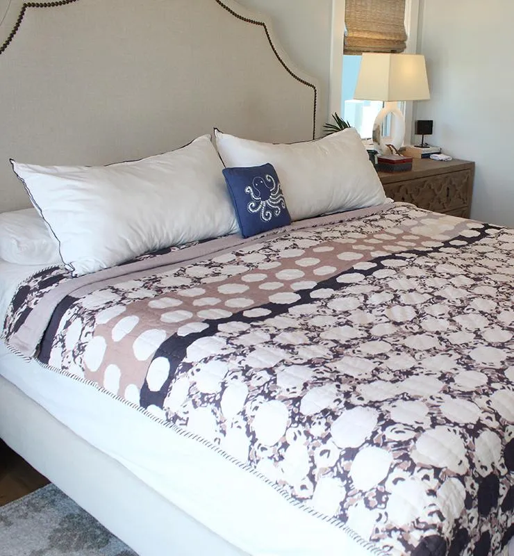 Cotton Quilt With Geometric Design