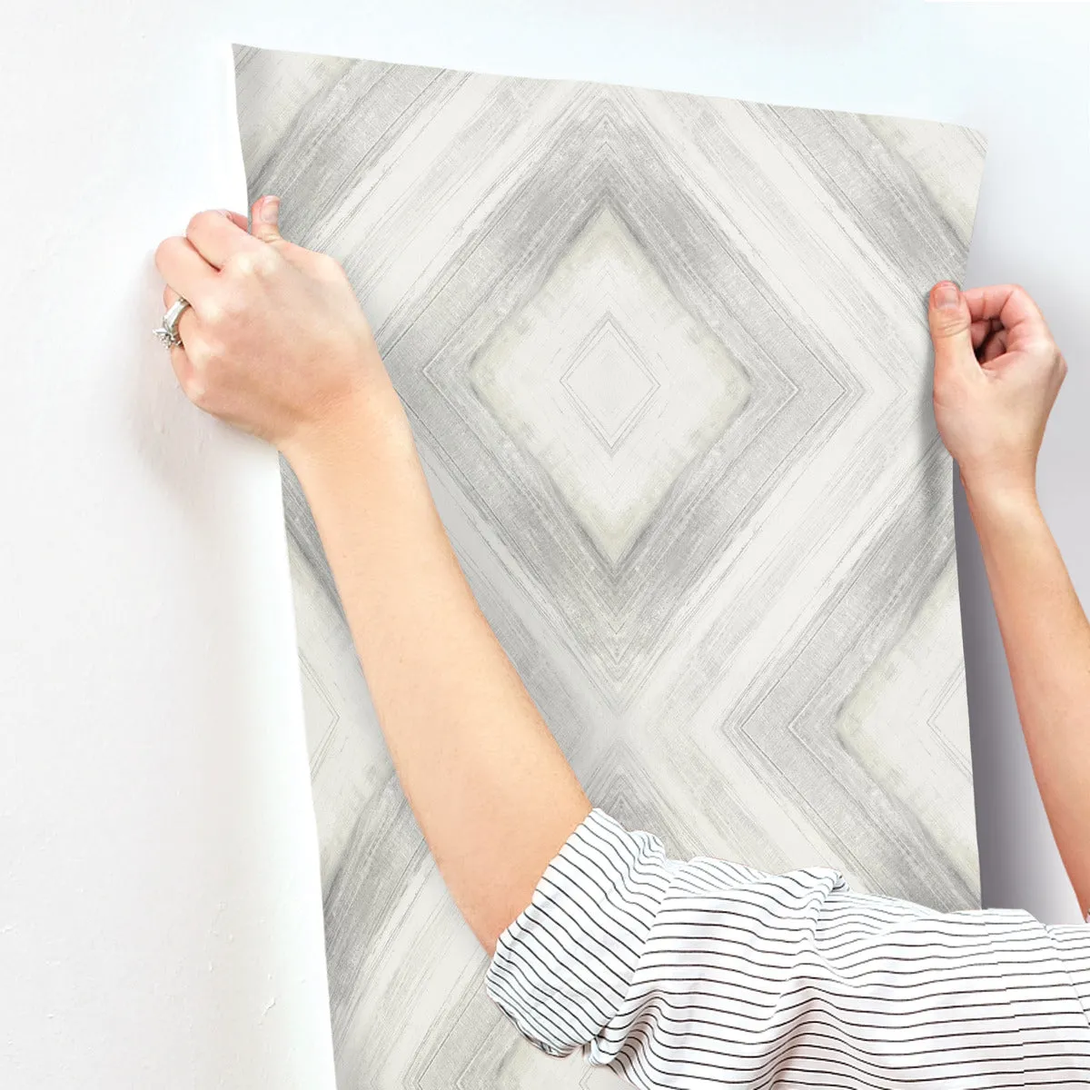 Fog Ballad Wallpaper (60 sq.ft.)