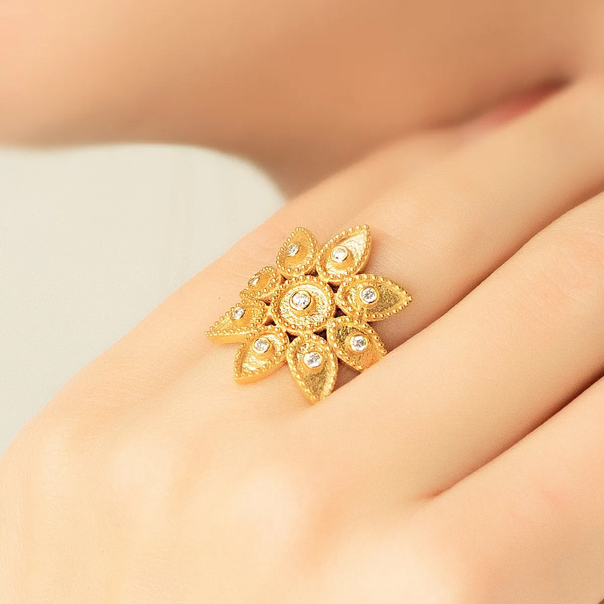Geometric Closed Circle Drops Ring