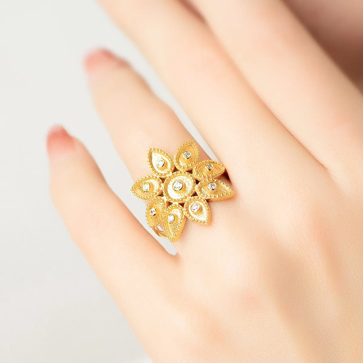 Geometric Closed Circle Drops Ring