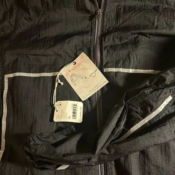 NWT Great Escape Run Windbreaker Black Combo XL
