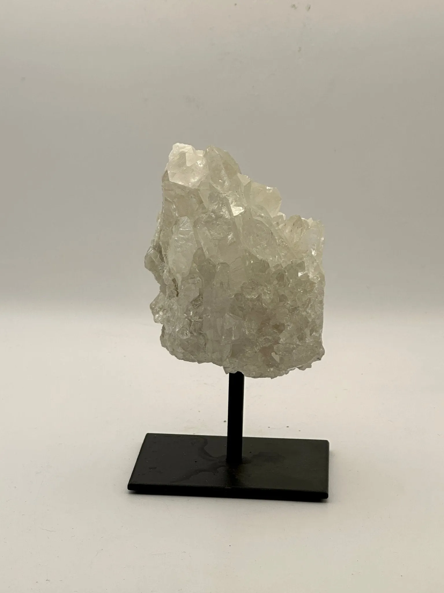 Quartz Cluster on iron stand
