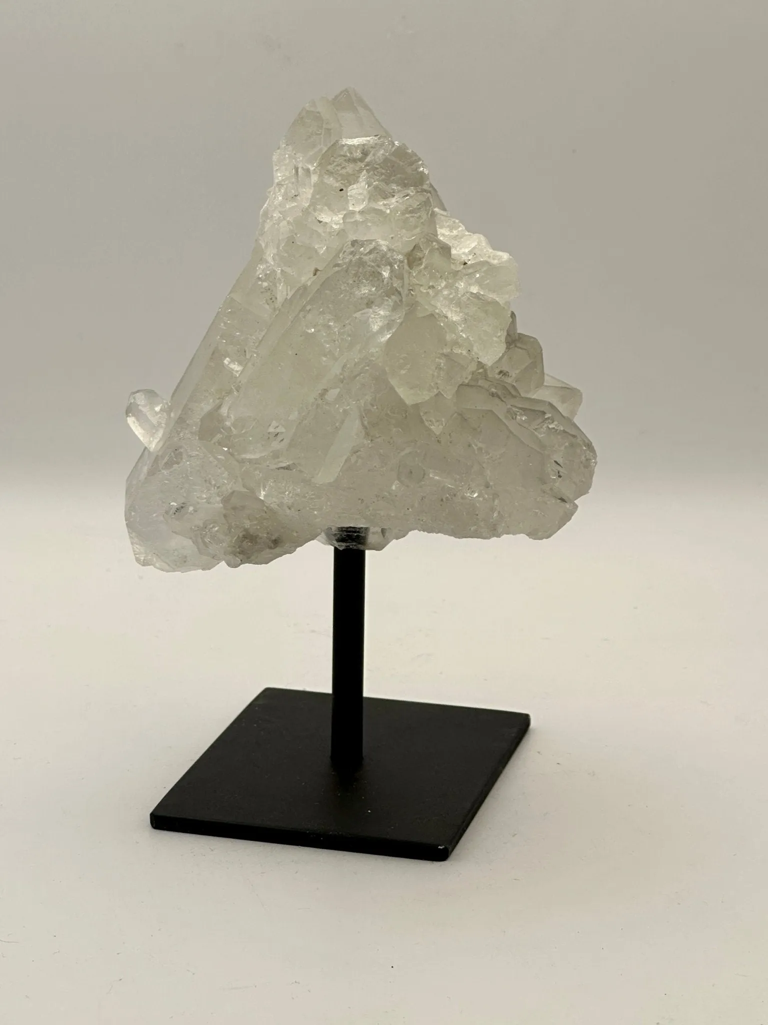 Quartz Cluster on iron stand