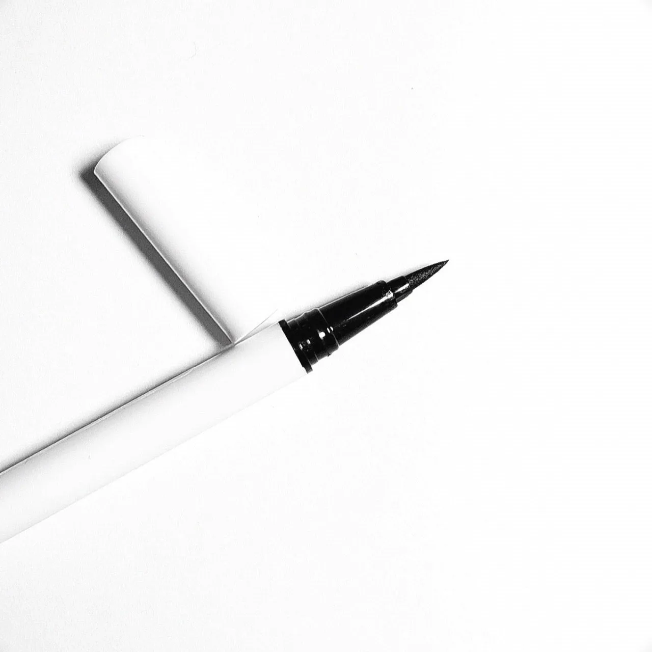 SELF-ADHESIVE WATERPROOF EYELINER - Black