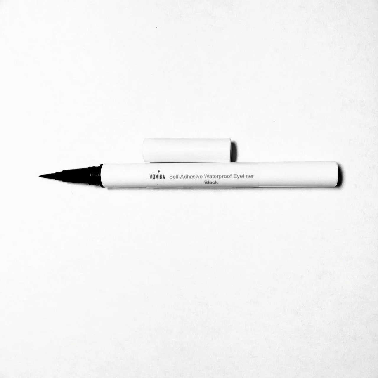 SELF-ADHESIVE WATERPROOF EYELINER - Black