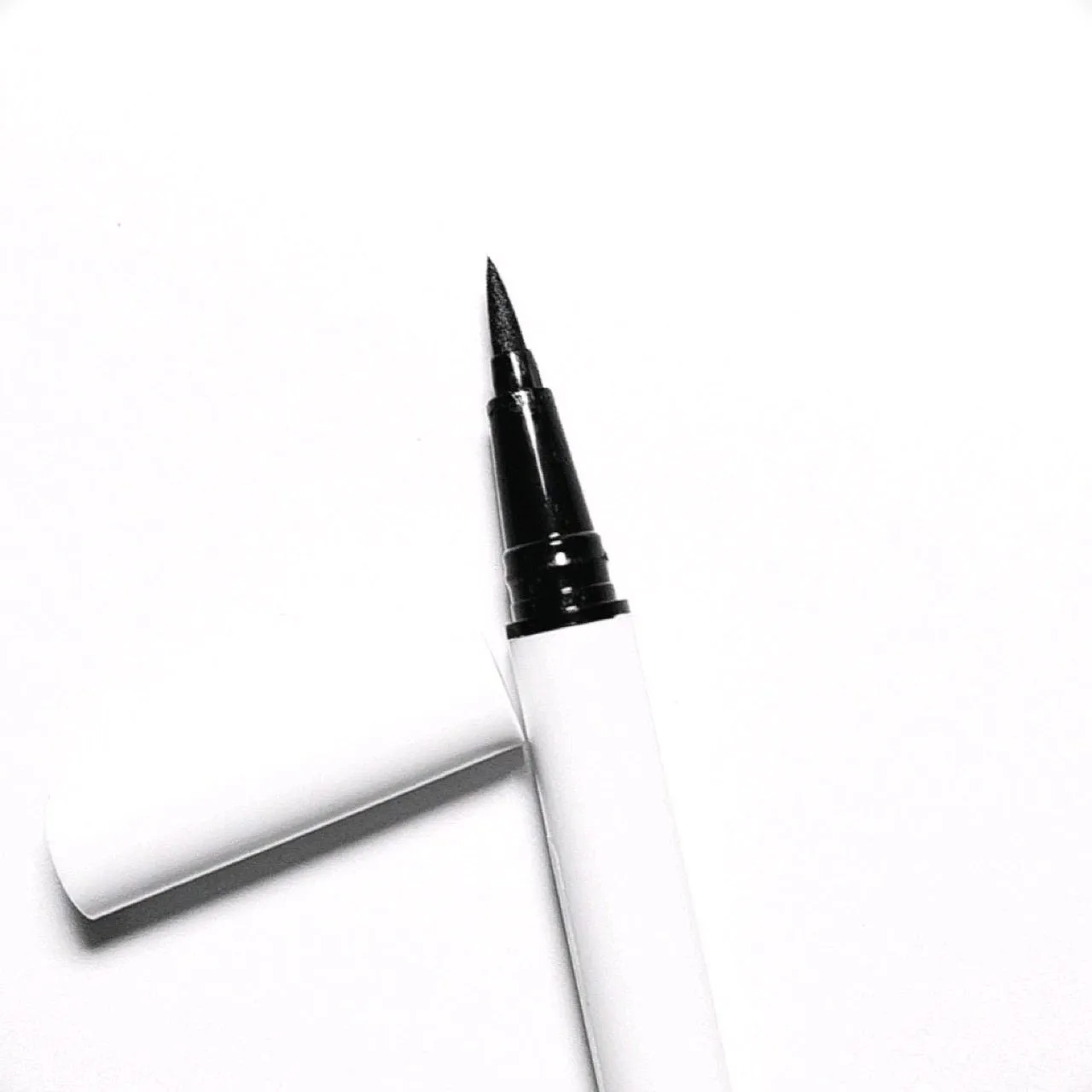 SELF-ADHESIVE WATERPROOF EYELINER - Black