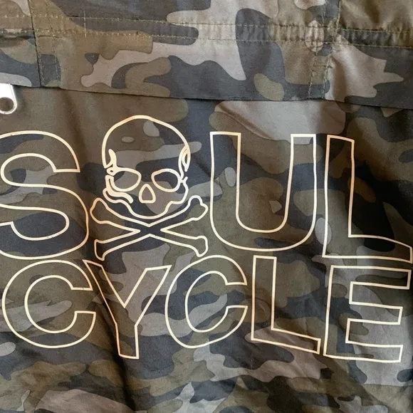 Soul Cycle  Windbreaker Anorak Hooded Packable Camo Jacket Size M