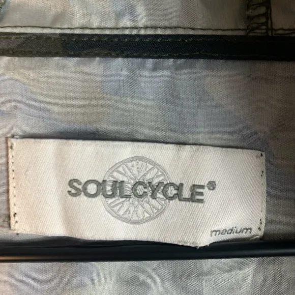 Soul Cycle  Windbreaker Anorak Hooded Packable Camo Jacket Size M