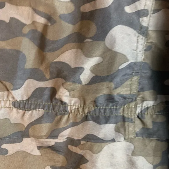 Soul Cycle  Windbreaker Anorak Hooded Packable Camo Jacket Size M