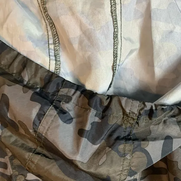 Soul Cycle  Windbreaker Anorak Hooded Packable Camo Jacket Size M