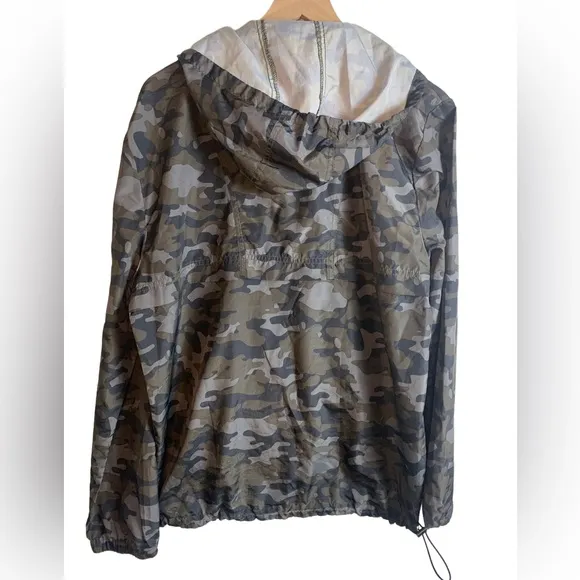 Soul Cycle  Windbreaker Anorak Hooded Packable Camo Jacket Size M