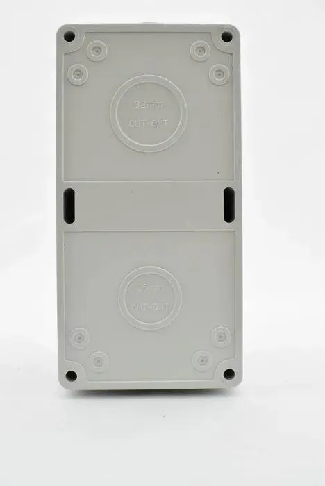 Switched Socket 32 Amp 4 Pin