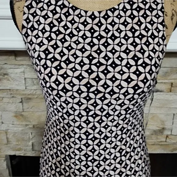 Tommy Hilfiger geometric stretch Sleeveless dress size 2 new!!!