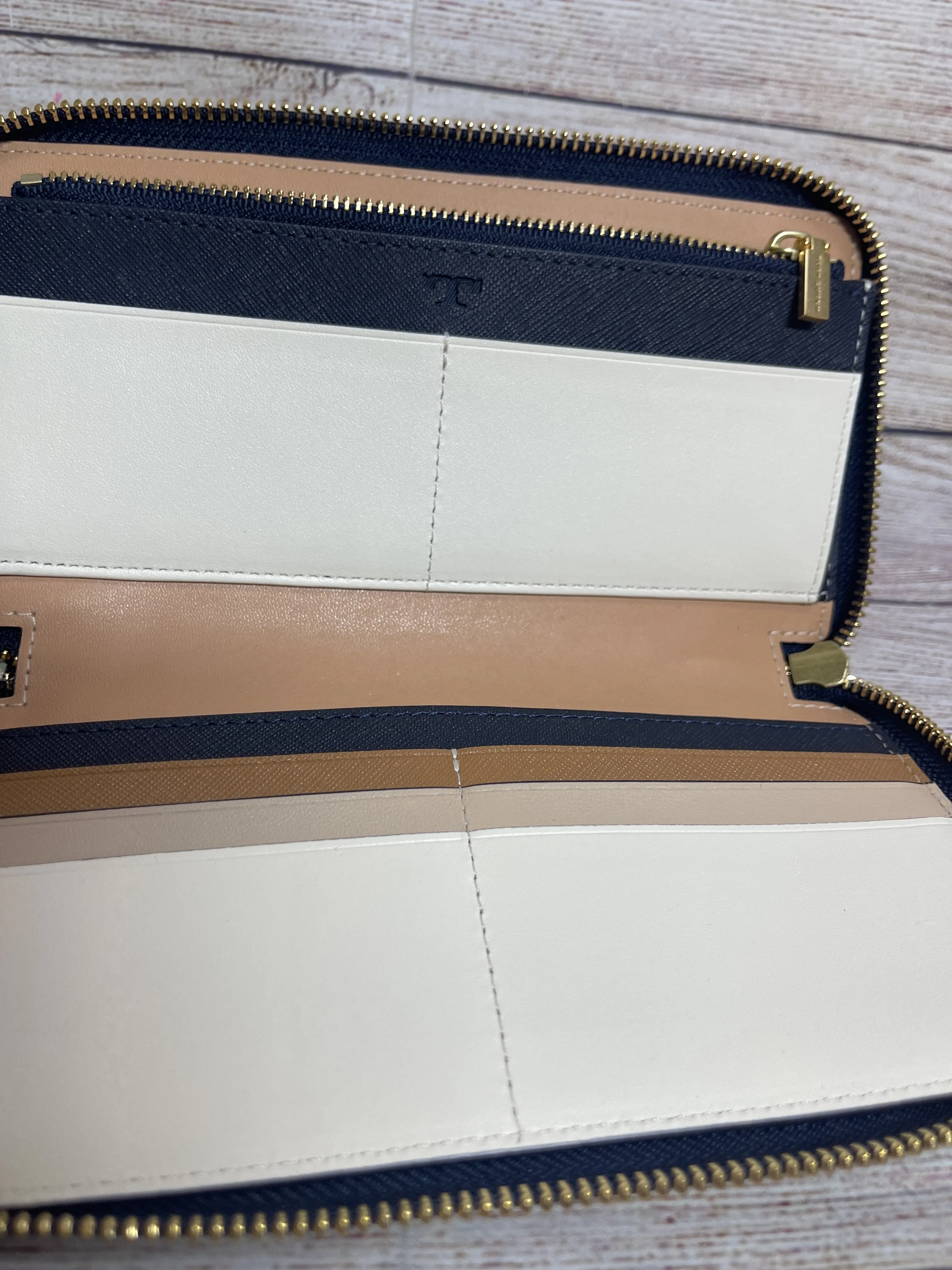 Wristlet Designer By Tory Burch  Size: Large