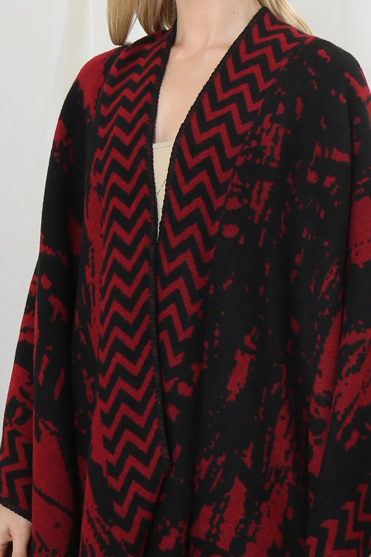 ZIG ZAG BORDER ABSTRACT WARMER OPEN FRONT KIMONO