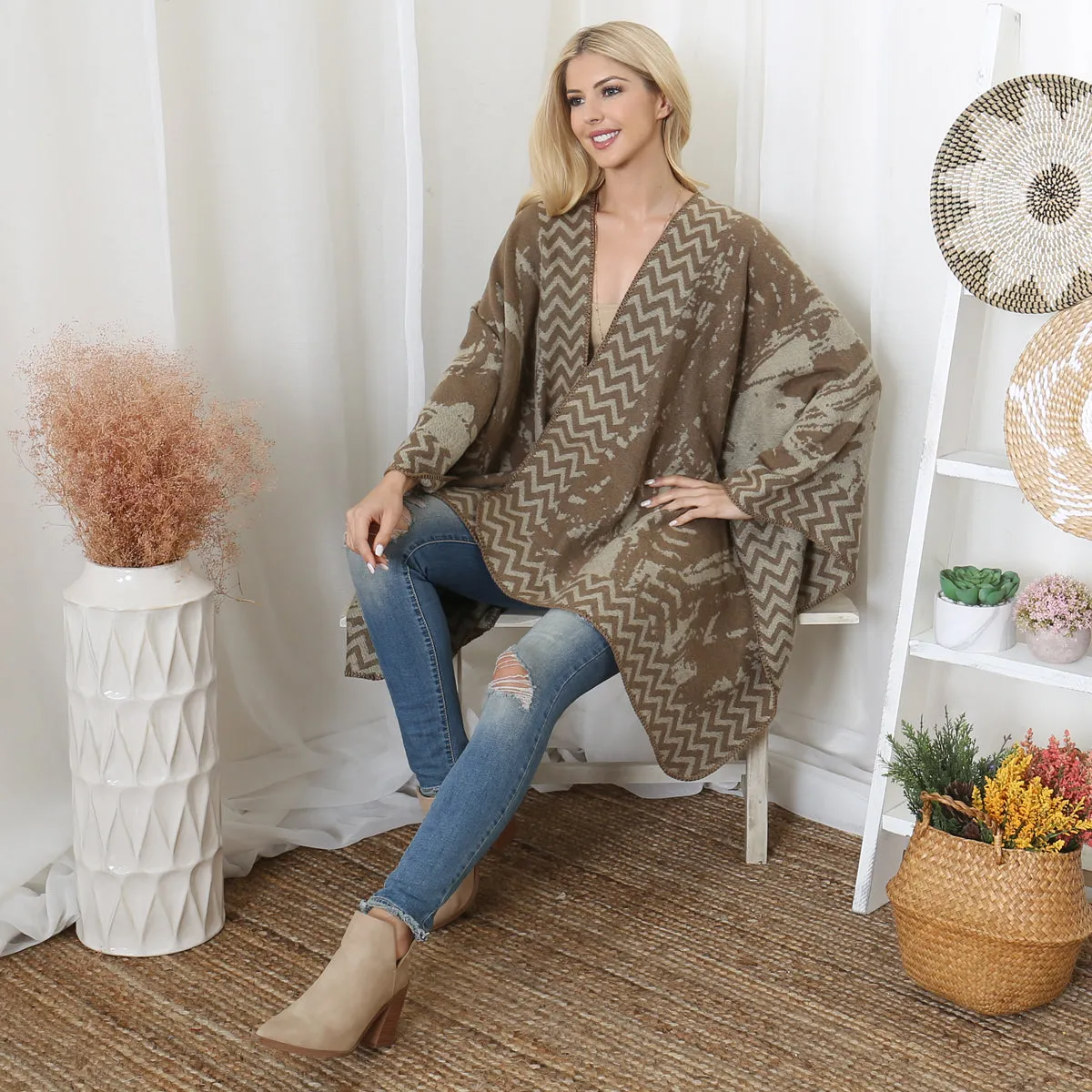 ZIG ZAG BORDER ABSTRACT WARMER OPEN FRONT KIMONO