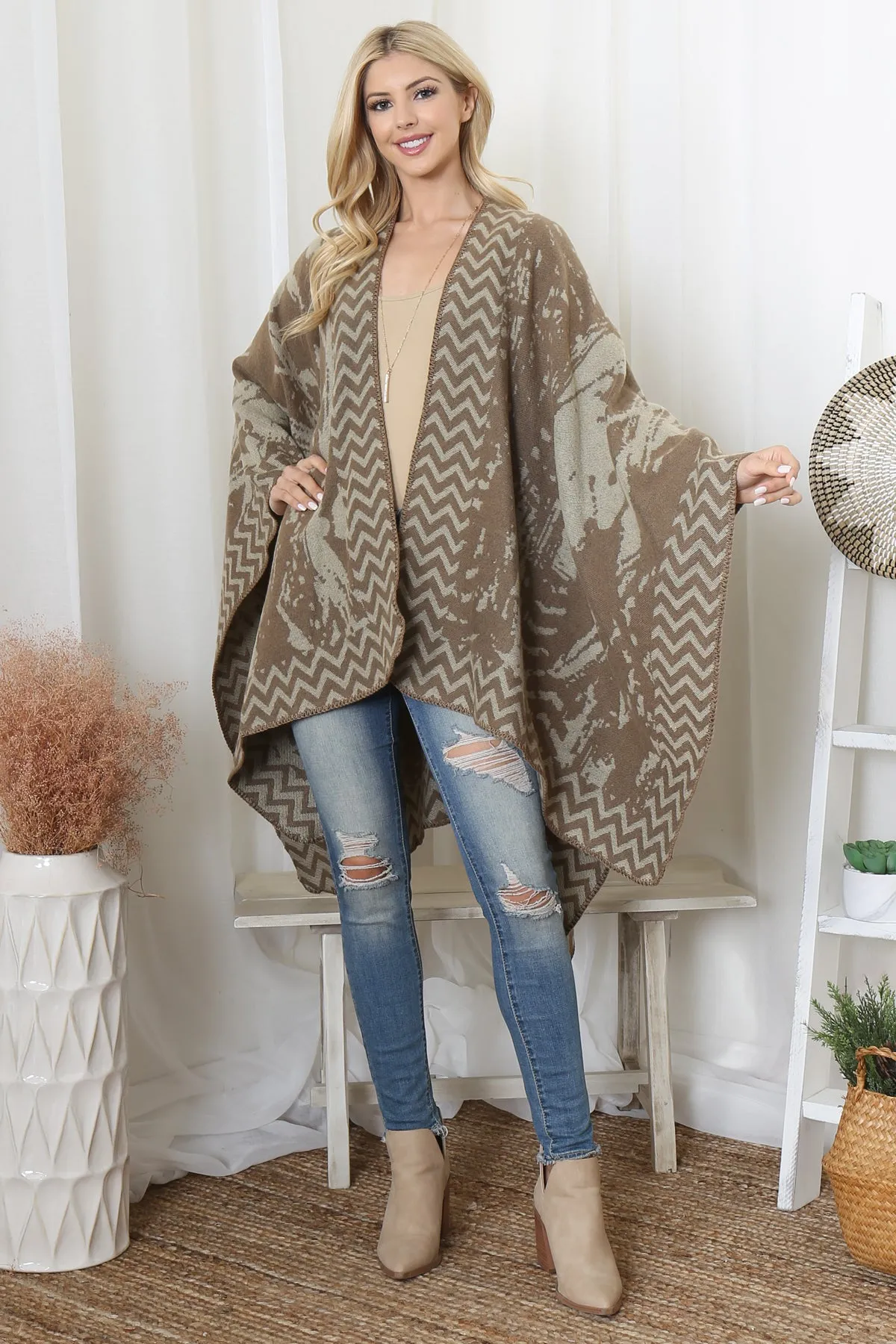 ZIG ZAG BORDER ABSTRACT WARMER OPEN FRONT KIMONO
